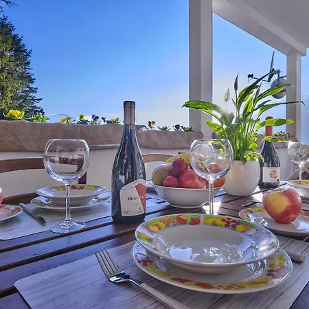 Mary House View דירה ורנה